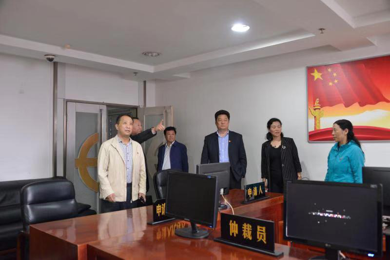 洛阳市司法局党组书记局长白剑到洛阳仲裁委员会办公室调研指导工作